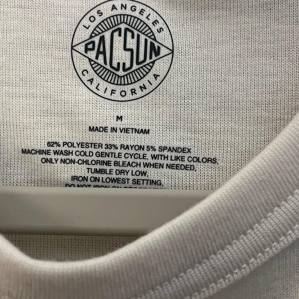 PacSun White Graphic Tee with Cocktail Lounge Print- NWT size M - Picture 2 of 5